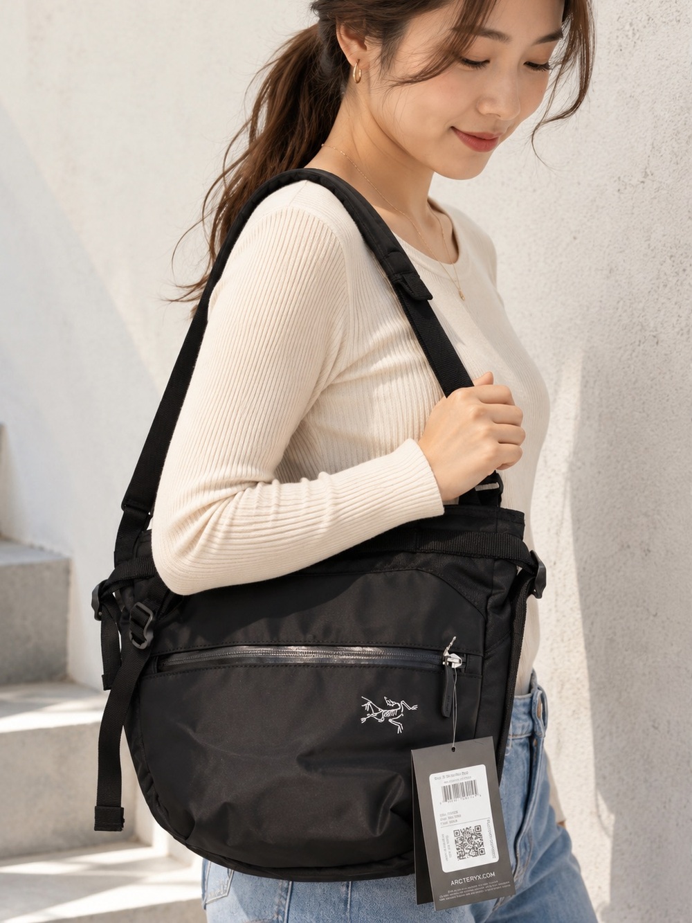 Arc'teryx Arro 8 Shoulders Messenger Bag Discontinued Version - Picture 3 of 11